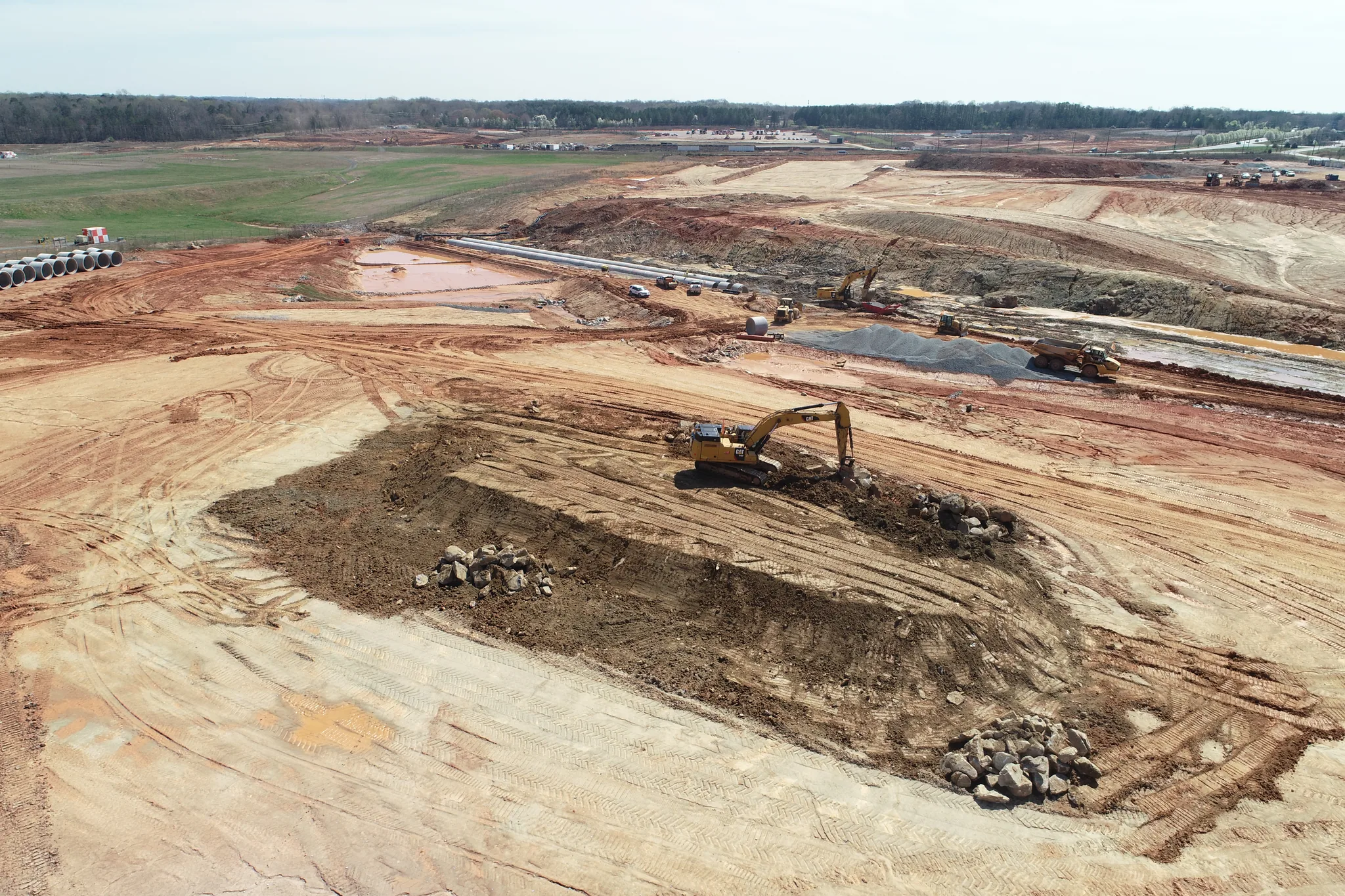 CLT - South Crossfield Taxiway — E.S. Wagner project photo